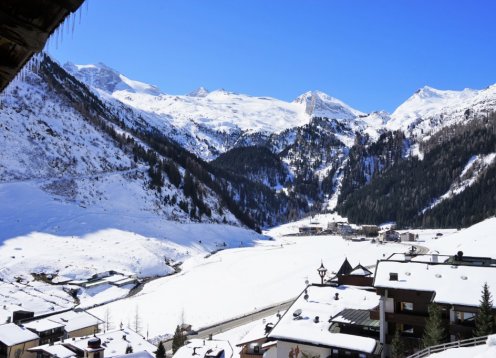 Alpenbad Hotel Hohenhaus - über den Dächern von Hintertux